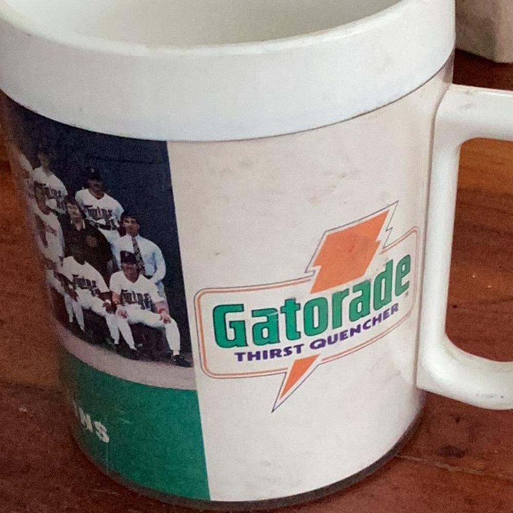 ⚾️ Minnesota Twins 1990 Gatorade Royal Crest Mug  vintage